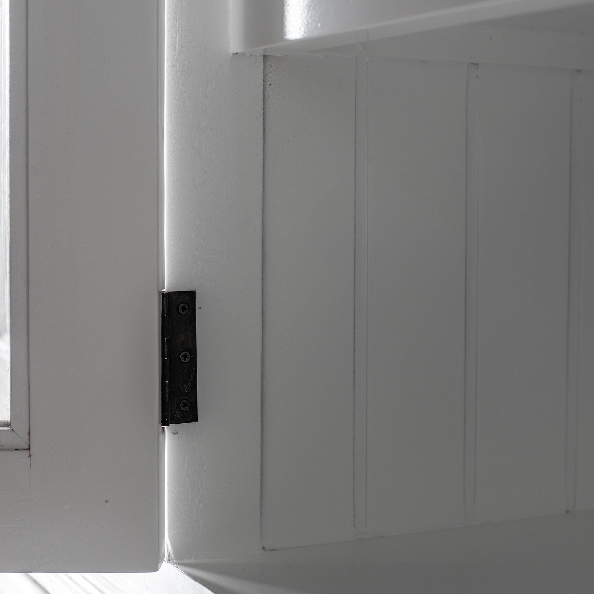 Buffet Hutch Unit with 4 Glass Doors