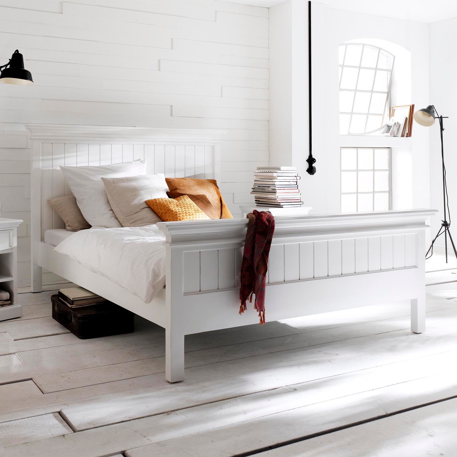 Halifax King Bed with Footboard - White